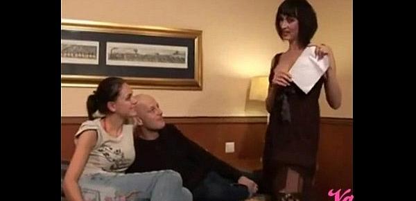  Dutch couple gets help from dutch actress Sofia Valentinenederlands koppel